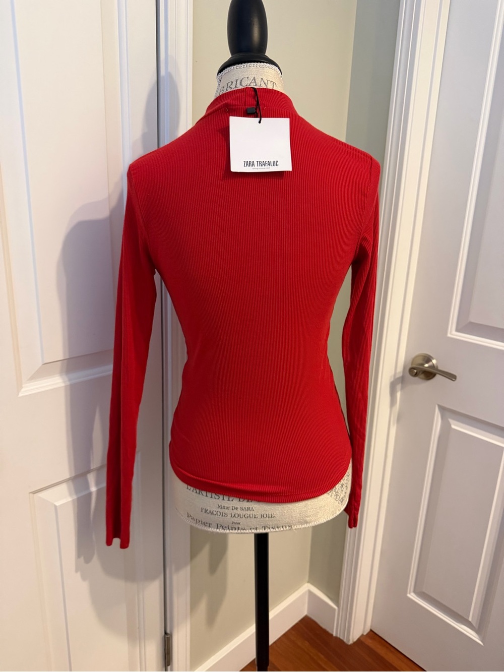 Zara Red Ribbed V-Neck Keyhole Sweater - Picture 2 of 2